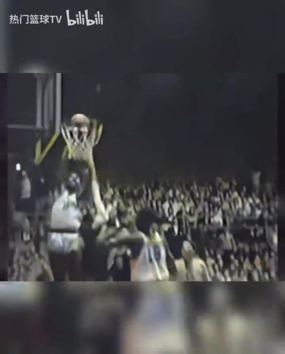 這是怪物嗎？張伯倫高中時期是怎么打球的？校園里的明星！