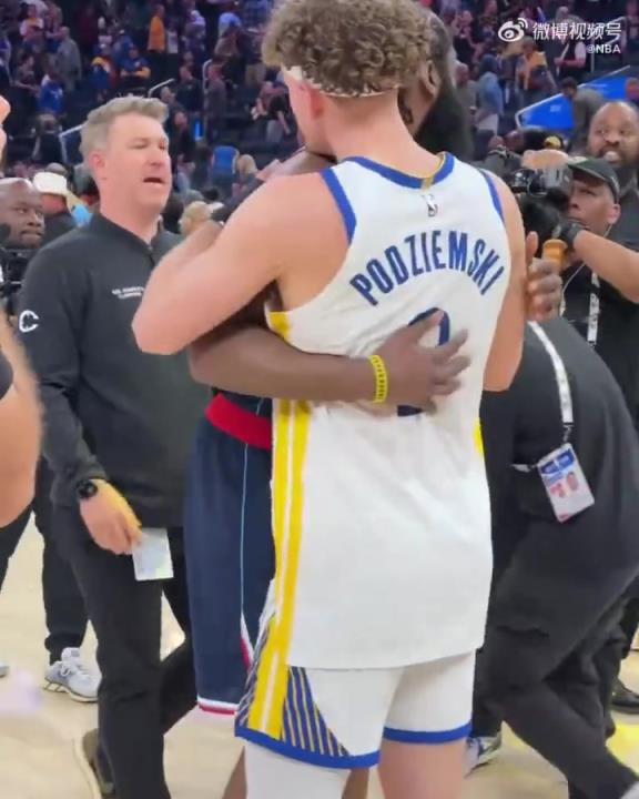 能打破附加賽不勝魔咒嗎？庫里賽后和哈登&小卡紛紛擁抱