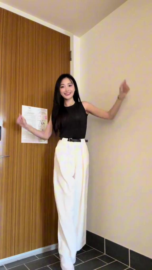 孟超曬自拍：常規(guī)賽正式收官啦，咱們季后賽見啦！