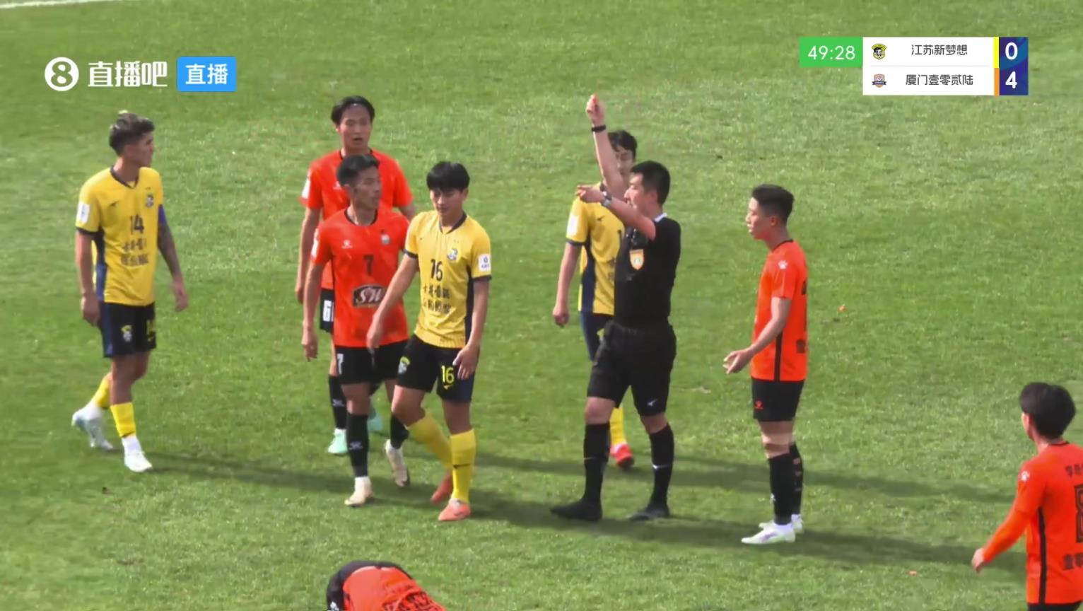 比姆巴佩抬的還高，中冠球員亮鞋釘兇狠蹬踏被裁判直紅驅(qū)逐