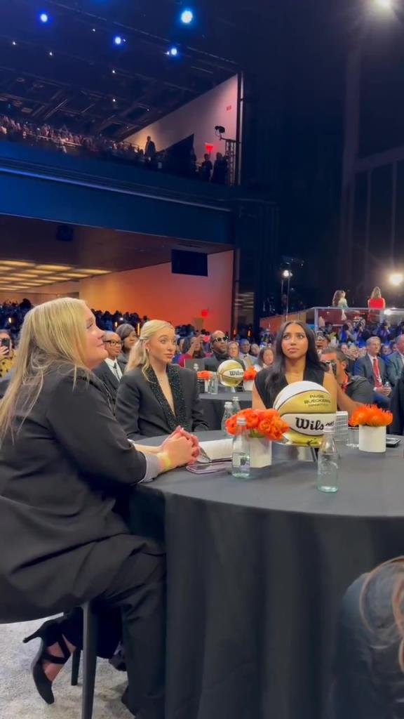 今天這穿搭，差點(diǎn)沒認(rèn)出來！佩奇-布克斯當(dāng)選WNBA狀元后十分淡定